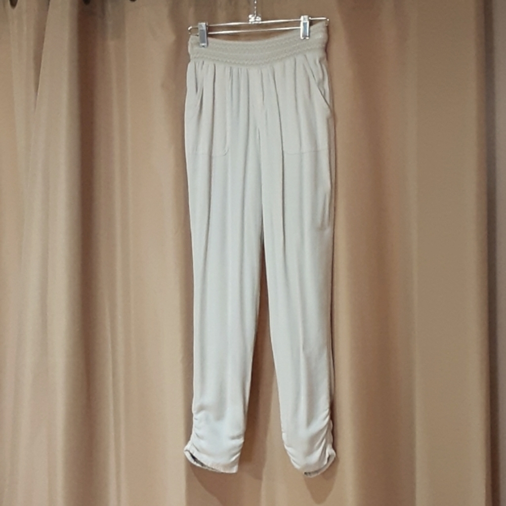So pull on pants size XS khaki